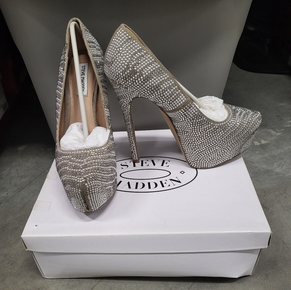 Steve Madden Dyvinal pewter platforms - Picture 3 of 6